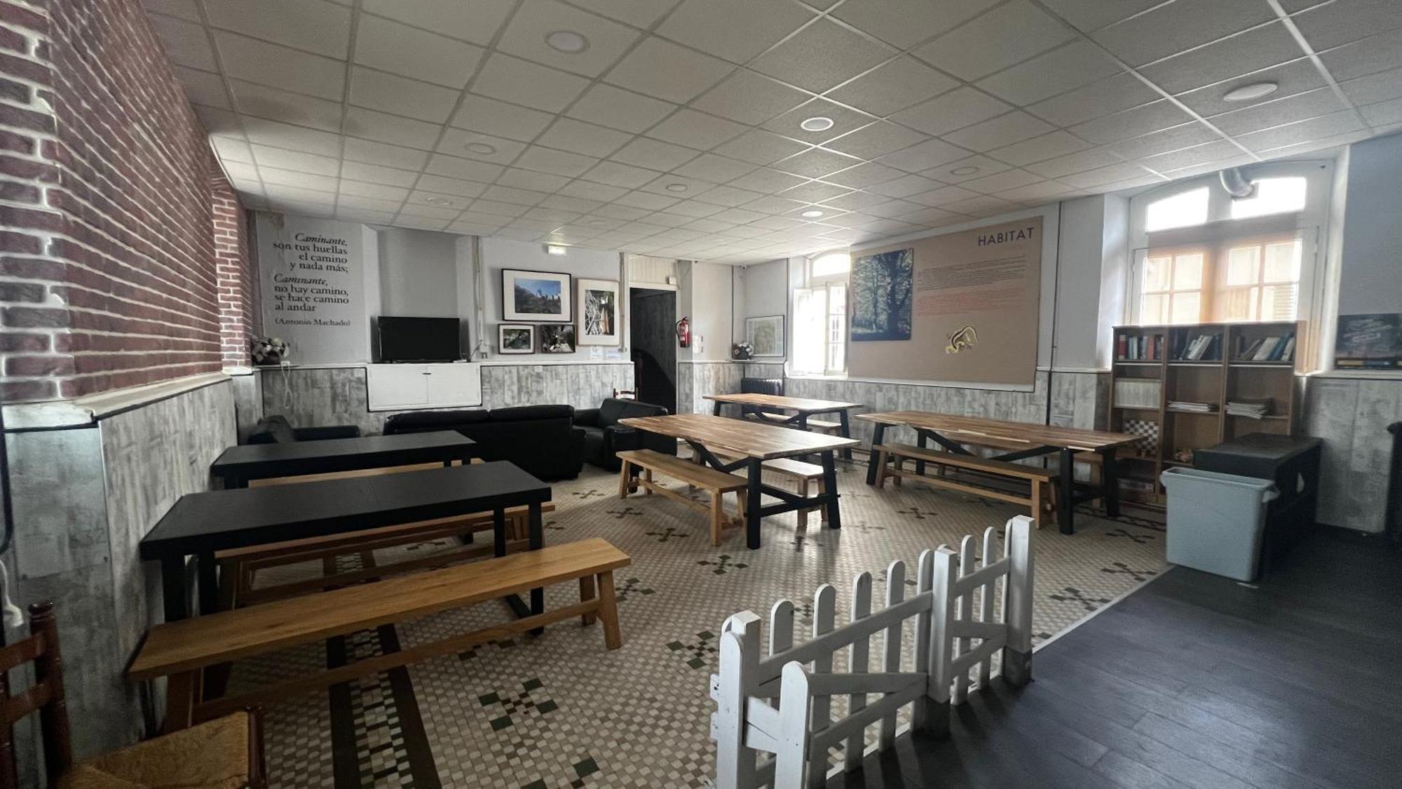 Albergue La Estacion Льянес Экстерьер фото