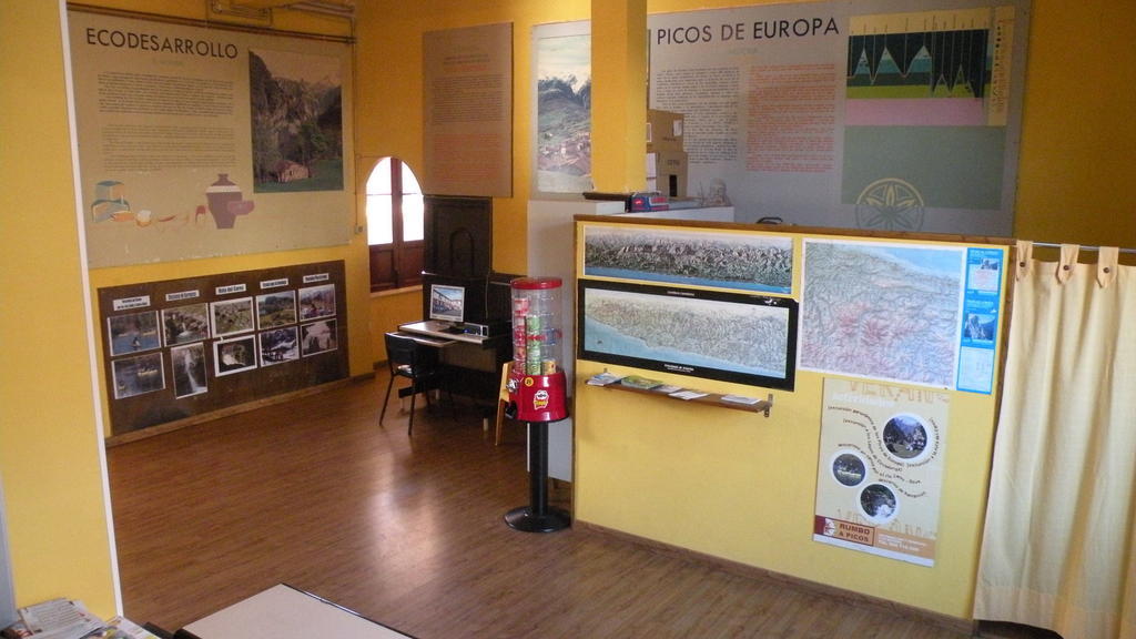 Albergue La Estacion Льянес Экстерьер фото