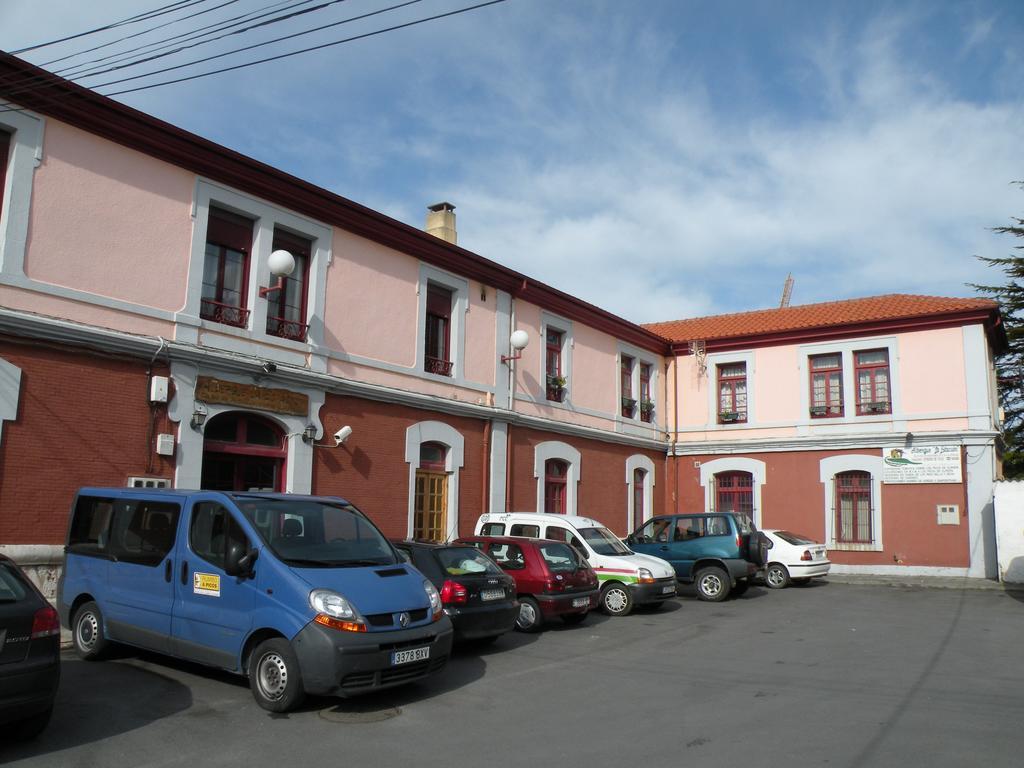 Albergue La Estacion Льянес Экстерьер фото